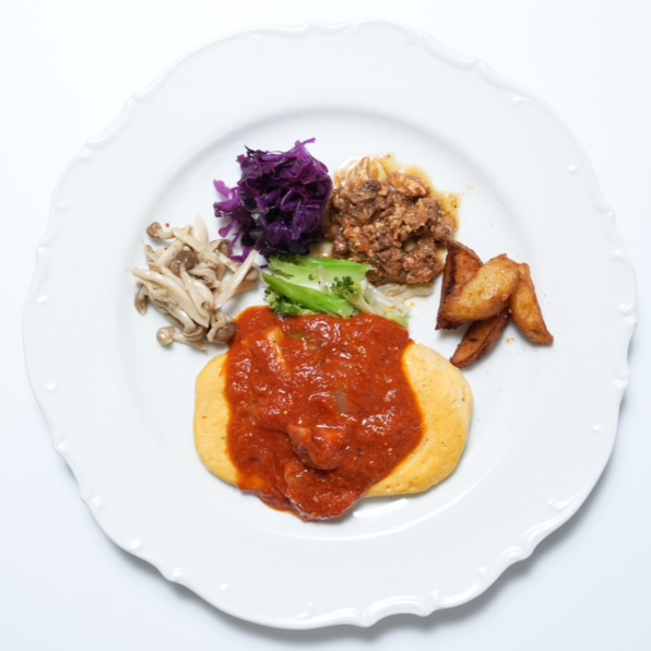 〔33〕チーズオムレツの根菜トマトソース弁当