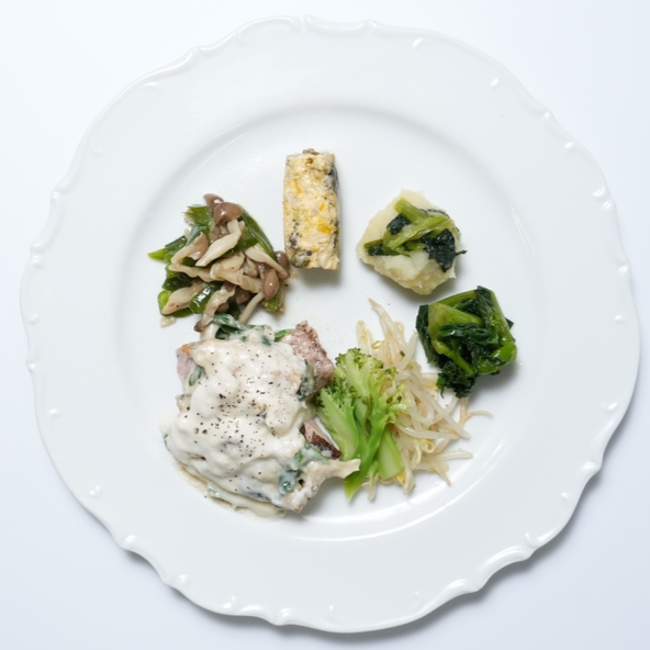 〔38〕炭焼きチキン弁当 ~ほうれん草パンチェッタソース~